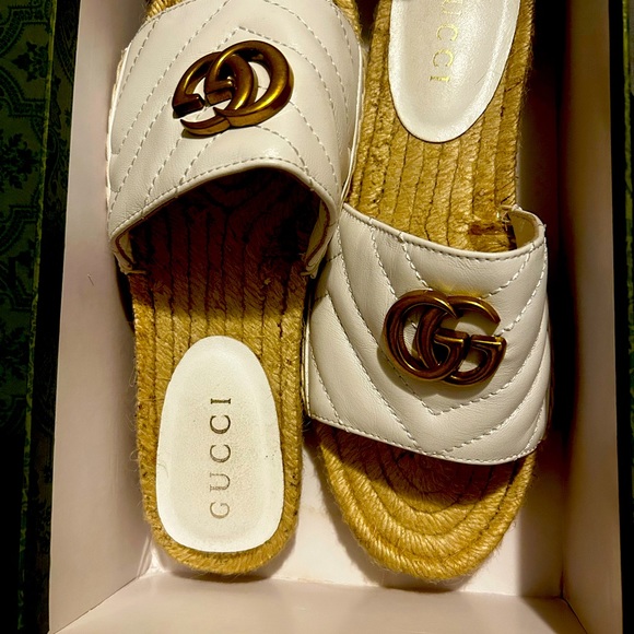 Like new Gucci sandals - Picture 2 of 2